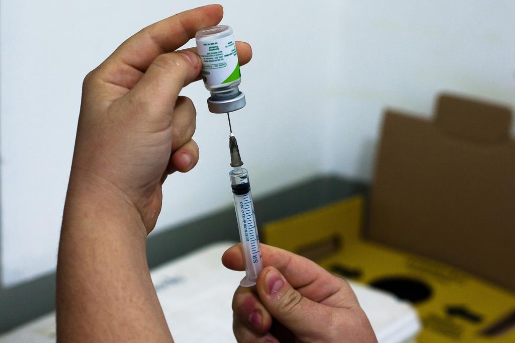 1º Lote da vacina chega em Mato Grosso às 16h35; Logística para distribuição já está preparada