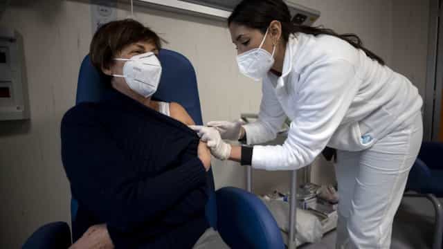 Mais de 685 mil pessoas no Brasil já receberam a 1ª dose da vacina contra a Covid-19