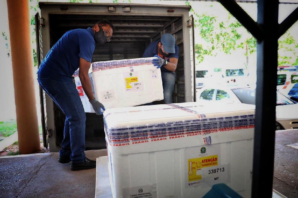 Mato Grosso recebe 11 mil doses da CoronaVac nesta segunda-feira (25)