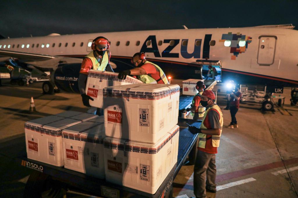 Mato Grosso receberá 24 mil doses da vacina AstraZeneca neste domingo (24)