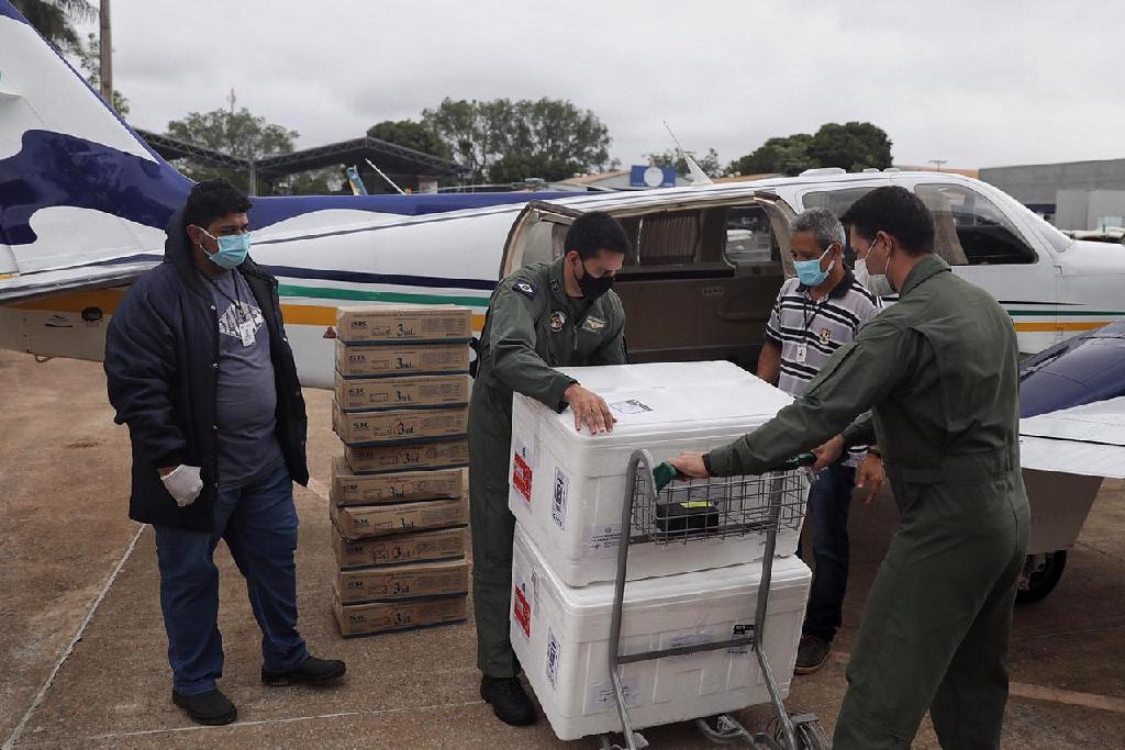 Em 32 horas, Estado distribui doses da CoronoVac para todas as regiões de saúde de MT