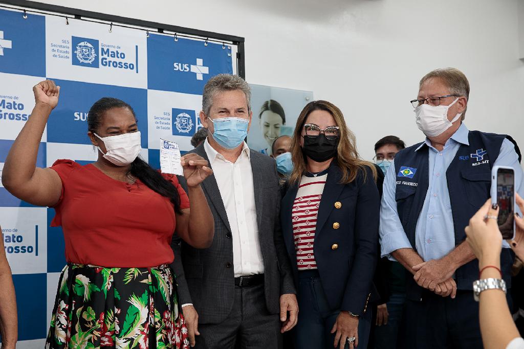 Profissionais da linha de frente se sentem fortalecidos com a vacina