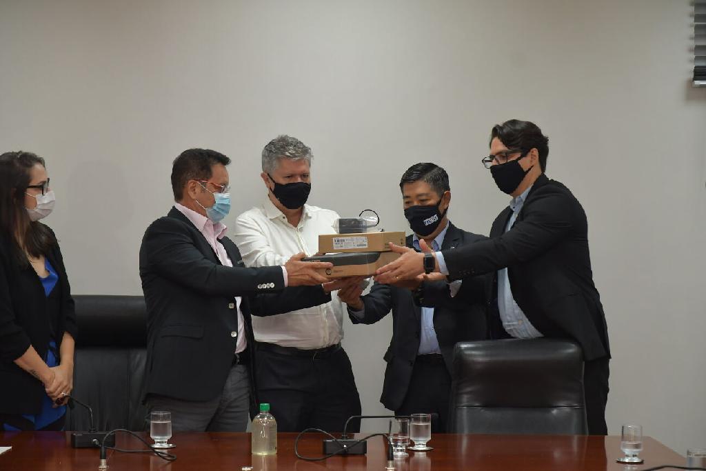 Politec recebe doação de doze kits de captura biométrica para emissão de RGs