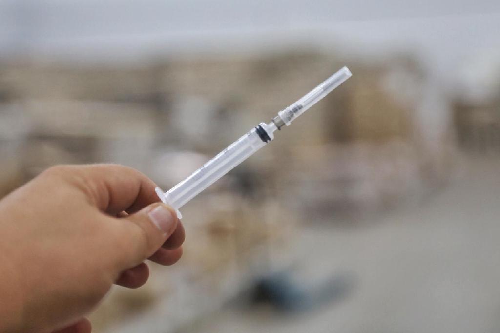 Mato Grosso distribuirá 65 mil doses da vacina contra a Covid-19 aos municípios