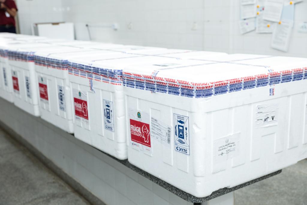 SES inicia distribuição de vacinas aos municípios nesta terça-feira (19)