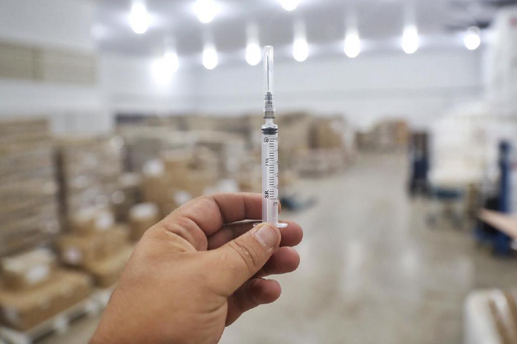 “Temos seringas suficientes para fazer a vacinação de todo o Estado”, tranquiliza secretário de Saúde