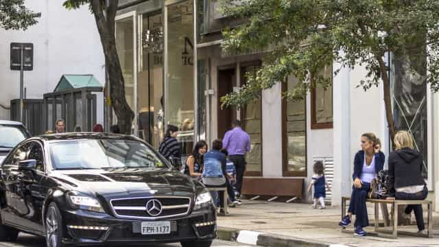 Prevalência de Covid-19 triplica em bairros ricos de SP