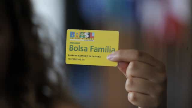 Governo prorroga suspensão de revisões do Bolsa Família