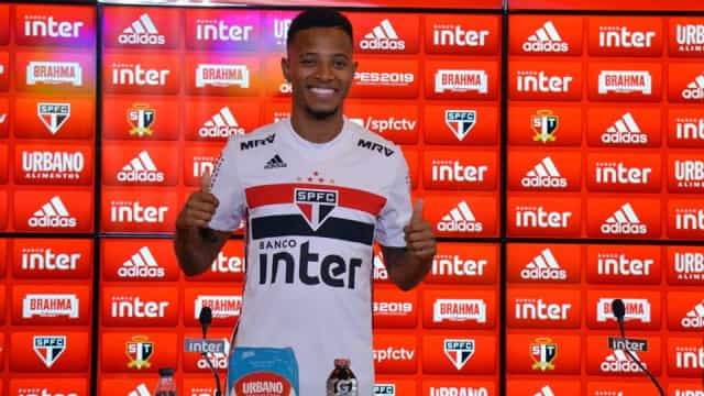 Tchê Tchê desabafa após empate e gol: ‘Só a família sabe o que tenho passado’
