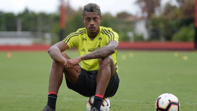 Sem Bruno Henrique, Rogério Ceni tem dúvida entre Vitinho e Michael no Flamengo