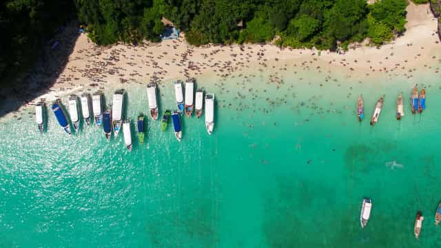 Tailândia detém quase 90 turistas por incumprimento de medidas