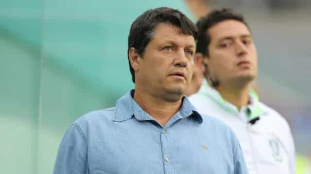 Após infarto, técnico Adilson Batista tem melhora e deve deixar UTI