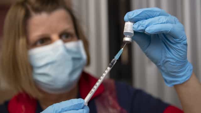 Procon-SP alerta sobre anúncios falsos de vacina contra covid-19