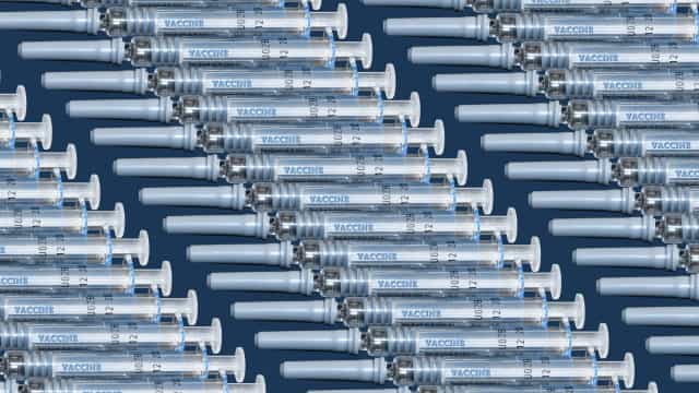 Governo decide ampliar de 30 milhões para 45 milhões de seringas requisitadas da indústria
