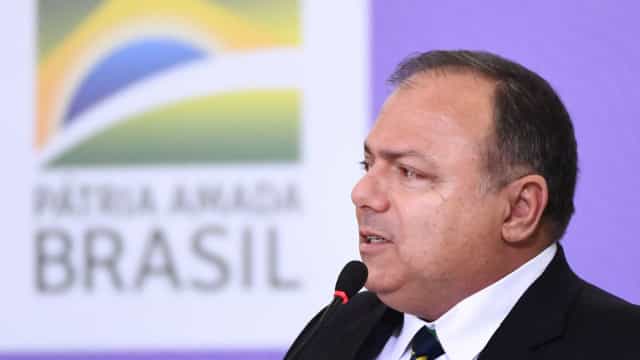 População deve manter afastamento social, defende Pazuello
