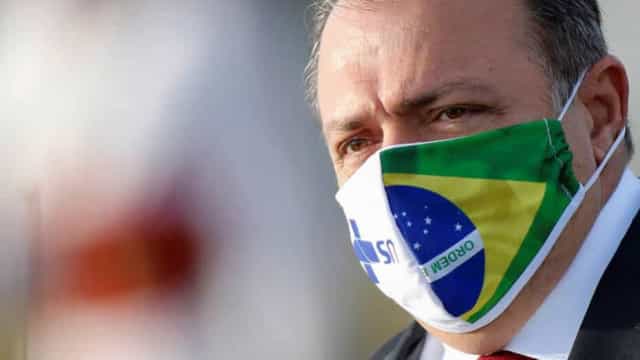 Covid-19: sem data para vacinação, pasta da Saúde adia reunião com governadores