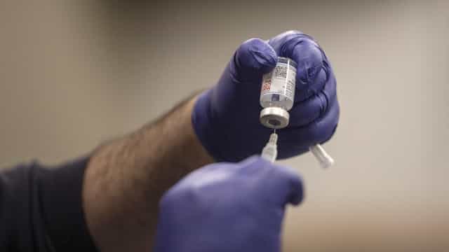 Rio começa a vacinar idosos da população em geral na próxima semana
