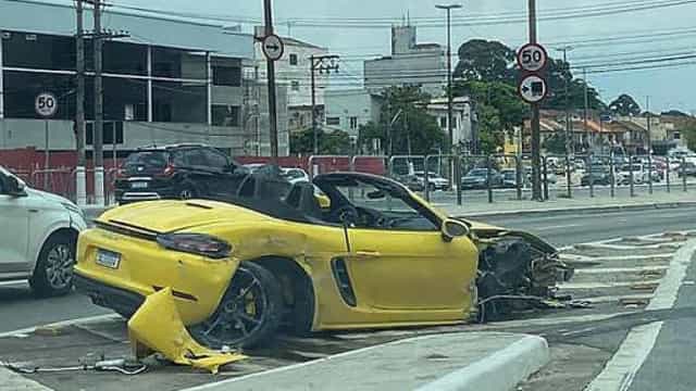 Vendedor bate carro de luxo emprestado e comunica falsa ocorrência de roubo em SP