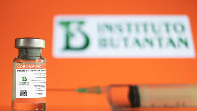 Prazo para decidir comprar dose extra de vacina vai até 30/5, diz Élcio Franco