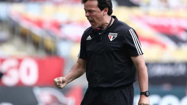 Com Tchê Tchê irritado e Diniz abatido, São Paulo vê ambiente mudar após discussão