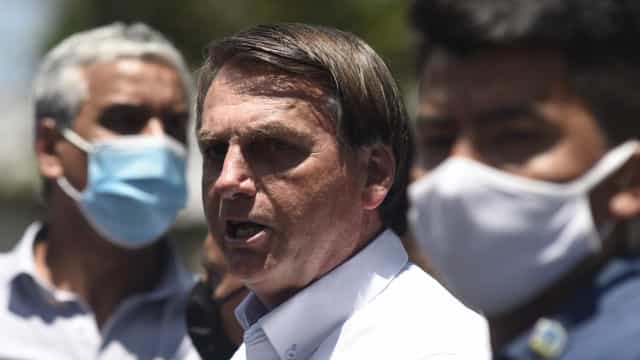 Bolsonaro critica isolamento e diz que ‘brasileiro é forte e não teme perigo’
