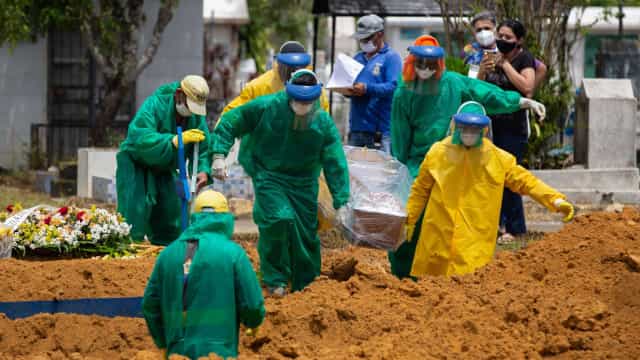 Brasil registra média móvel de 1 mil mortes por covid-19 nesta quinta-feira