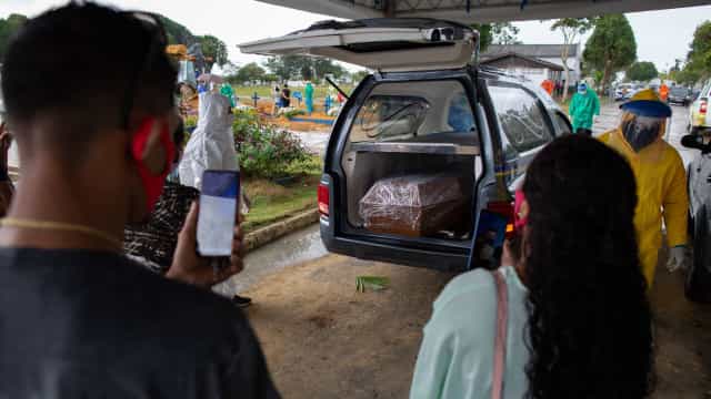 Hospitais do AM colapsam por falta de oxigênio e pacientes morrem asfixiados