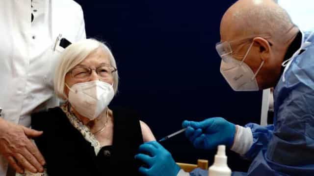 Covid-19: entidade orienta sobre vacinação em pacientes reumáticos