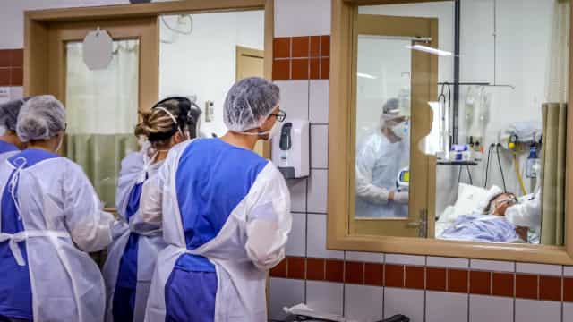 Brasil desativou 3 mil leitos de UTI do SUS no segundo semestre de 2020