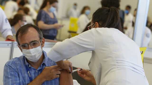 SP desiste de aumentar intervalo para a 2ª dose da Coronavac