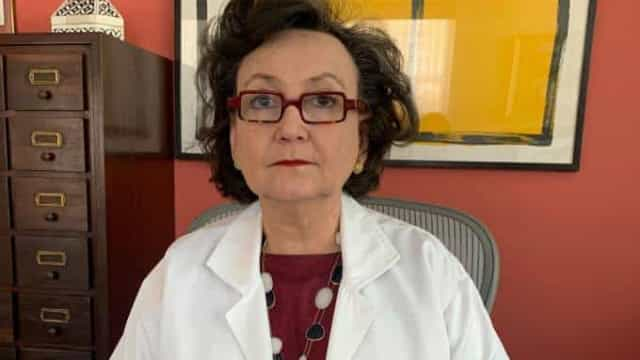 Médica da Fiocruz chora e diz que falta de vacinas é ‘absoluta incompetência’ do governo