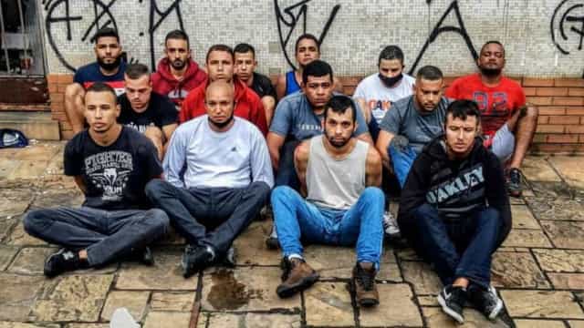 Juíza mantém cinco são-paulinos detidos após emboscada e ataque a ônibus do time