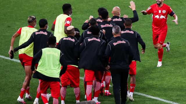 Bragantino vence na Arena e freia Corinthians em luta por vaga na Libertadores