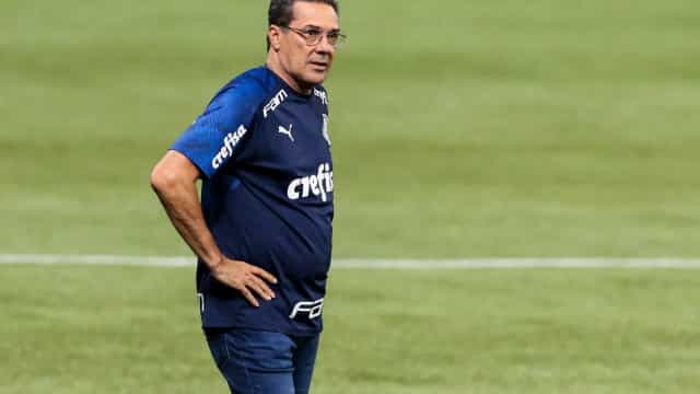 Sob cobrança de Luxemburgo, Vasco encara Palmeiras em jogo atrasado da 1ª rodada