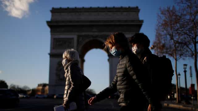 França reporta 22 mil contágios e mais 612 óbitos