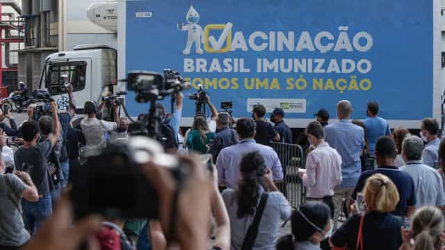 Brasil com quase 62 mil novos casos e 1.214 mortes nas últimas 24 horas