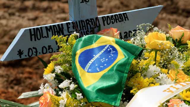 Brasil tem a maior média móvel de mortes pela covid-19 desde agosto