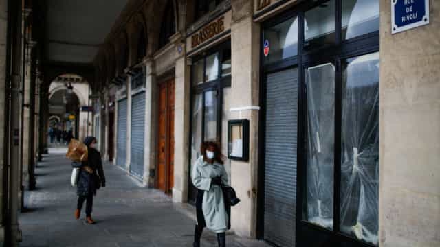 Quase 23 mil novos contágios na França. País supera os 75 mil óbitos