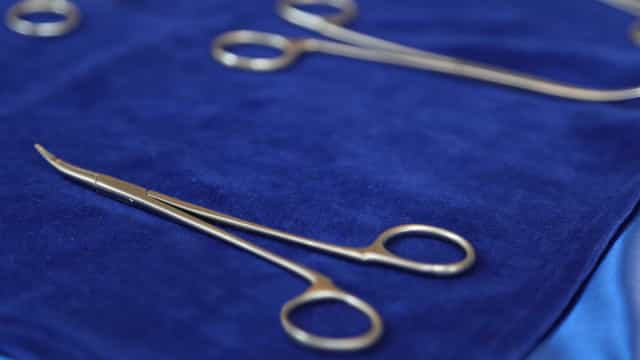 "Parei minha vida", diz ex-paciente de cirurgião acusado de deformar narizes