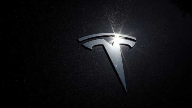 Valor da Tesla cai abaixo de US$ 1 trilhão em reação a Musk