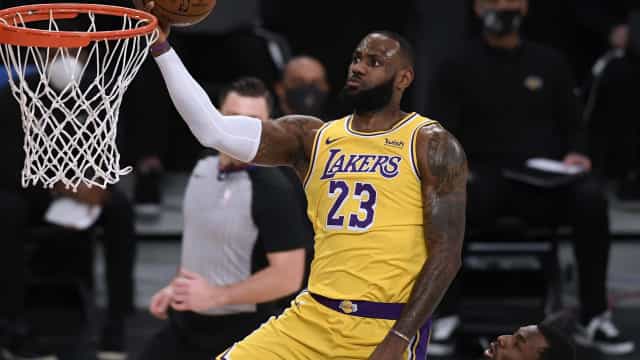 LeBron volta, mas Lakers perdem para os Celtics e continuam em má fase na NBA
