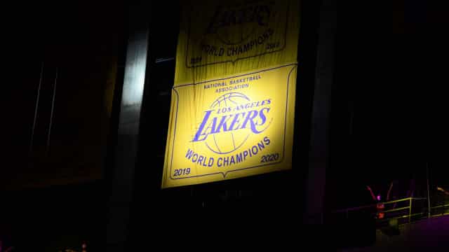 Sem LeBron e com reação insuficiente, Lakers são superados pelos Knicks na NBA