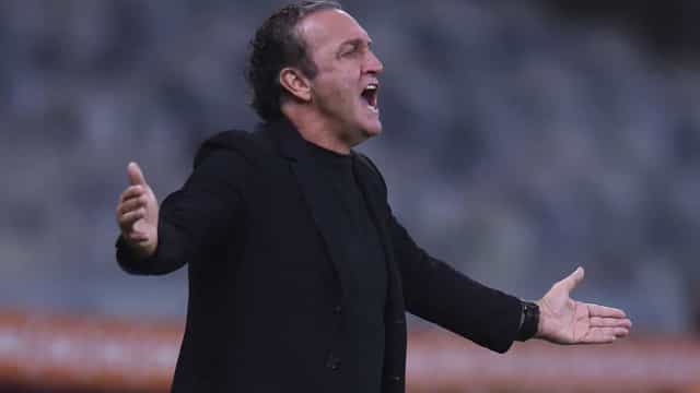 Cuca admite título encaminhado ao Atlético-MG, mas alerta: ‘Gritar na hora certa’