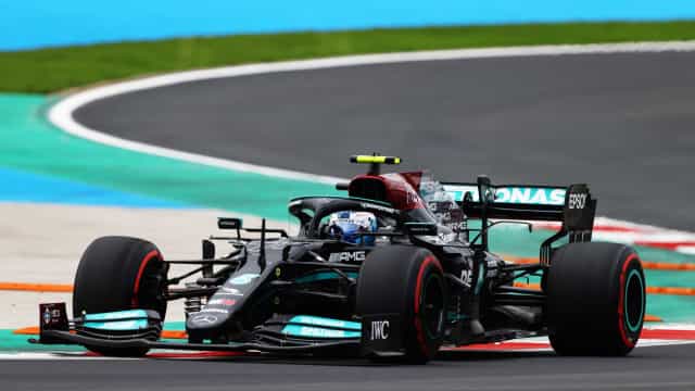 Mercedes dá o troco na Red Bull e Bottas fecha 2° treino livre no Catar na frente
