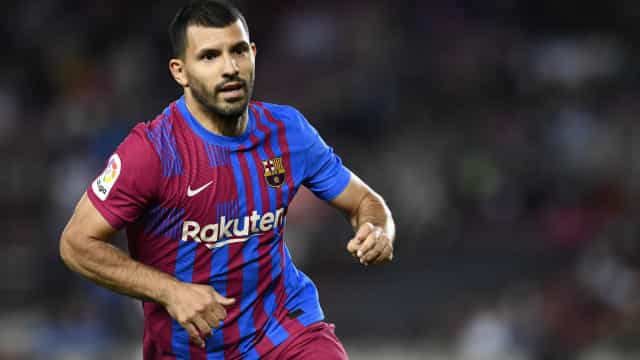 Agüero abandonará o futebol por causa do problema no coração, diz rádio espanhola
