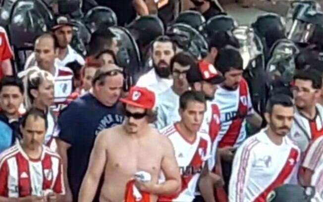 Torcedor do River Plate é preso por ataque ao ônibus do Boca Juniors