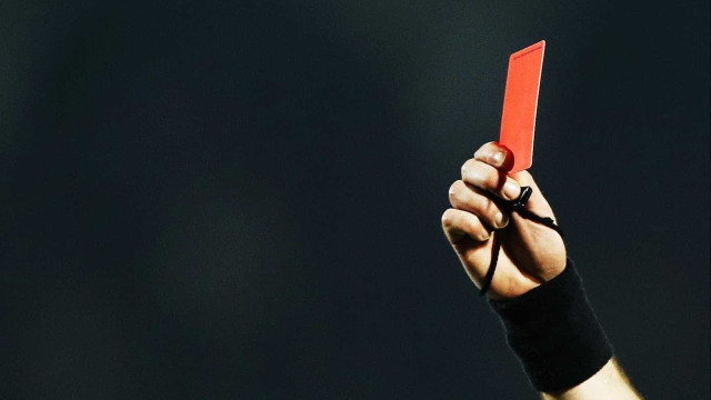 Árbitro menor de idade agredido por espectador em jogo de sub-8