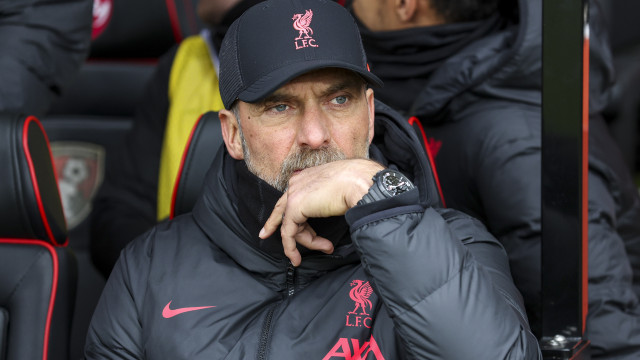 Klopp incrédulo com demissões: "Como é que continuo neste mundo louco?"