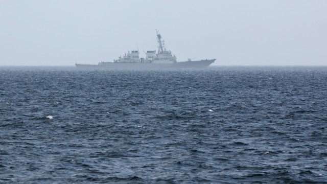 Navio militar americano atravessa estreito de Taiwan e irrita China