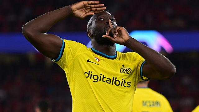 Justiça nega recurso e mantém Lukaku suspenso por reagir a ofensas racistas